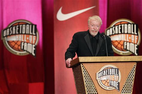 nike phil knight net worth.